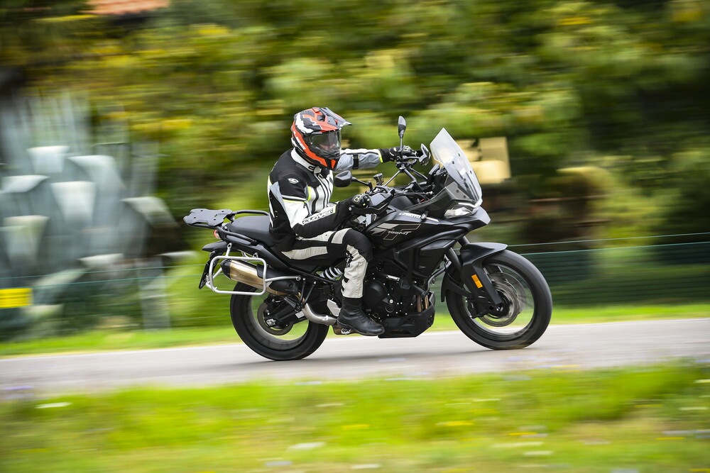 CFMOTO 700MT ADV: le foto della "Comparativa crossover cinesi"