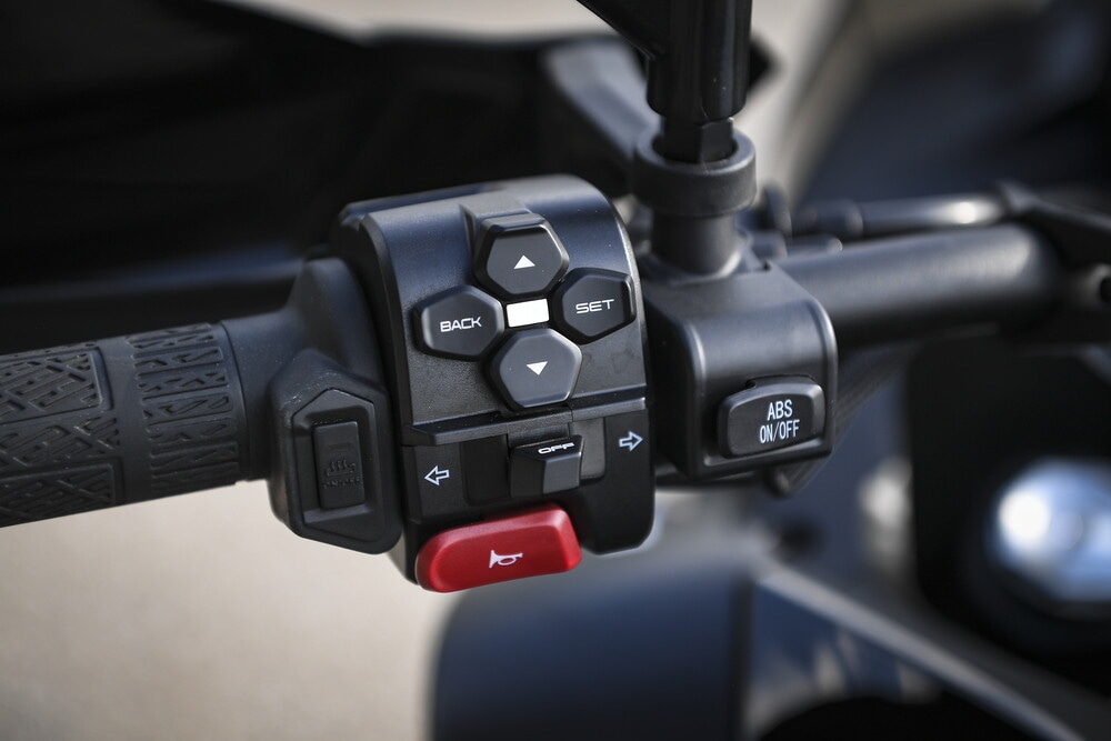 CFMOTO 700MT ADV: le foto della "Comparativa crossover cinesi"