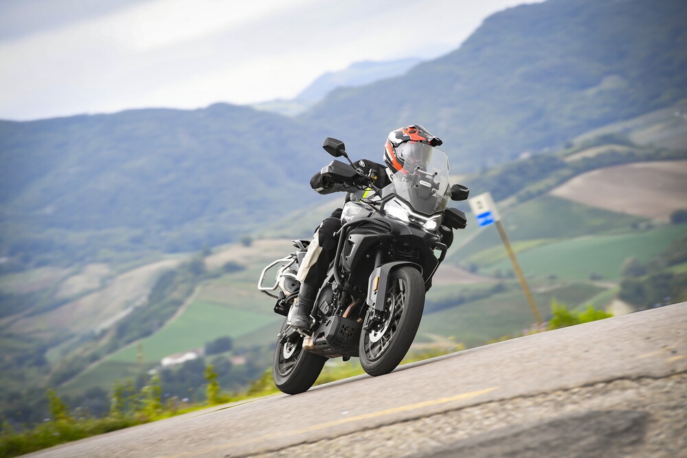 CFMOTO 700MT ADV: le foto della "Comparativa crossover cinesi"