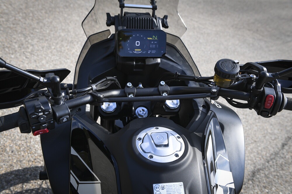 CFMOTO 700MT ADV: le foto della "Comparativa crossover cinesi"