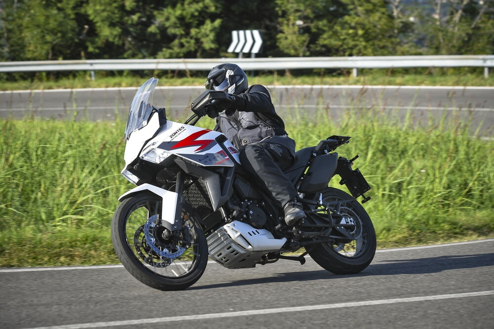 Zontes ZT703-F: le foto della "Comparativa crossover cinesi"