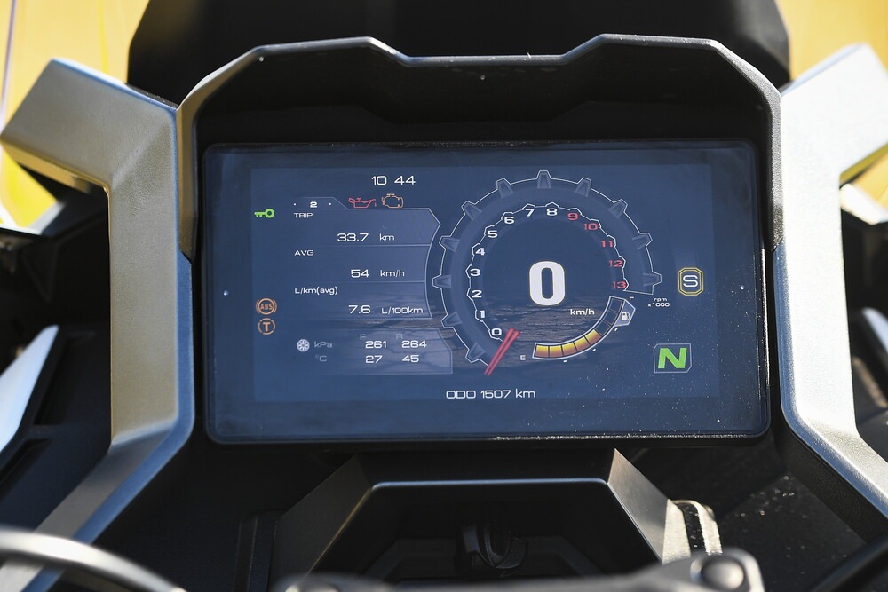 Zontes ZT703-F: le foto della "Comparativa crossover cinesi"