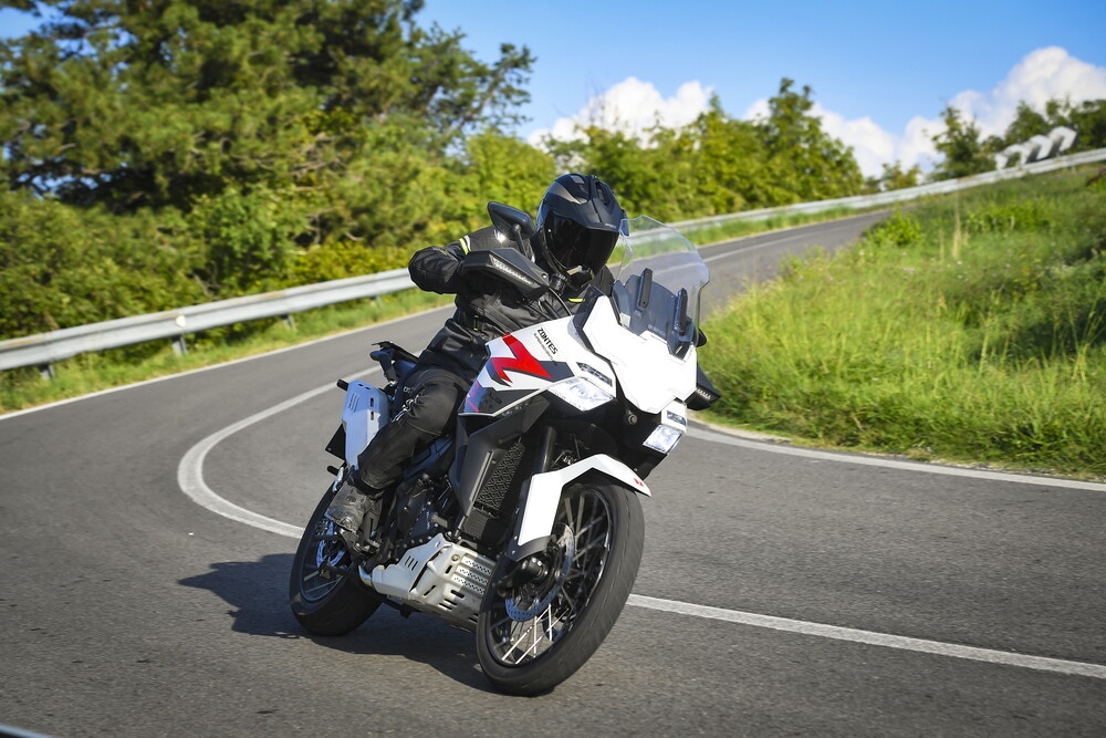 Zontes ZT703-F: le foto della "Comparativa crossover cinesi"