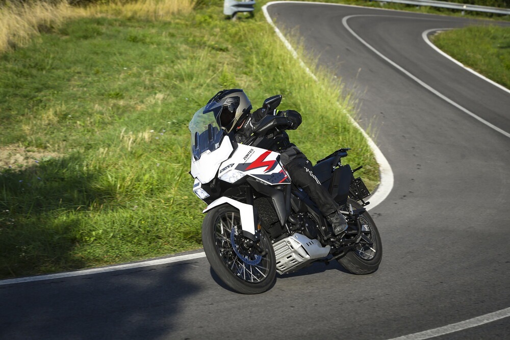 Zontes ZT703-F: le foto della "Comparativa crossover cinesi"