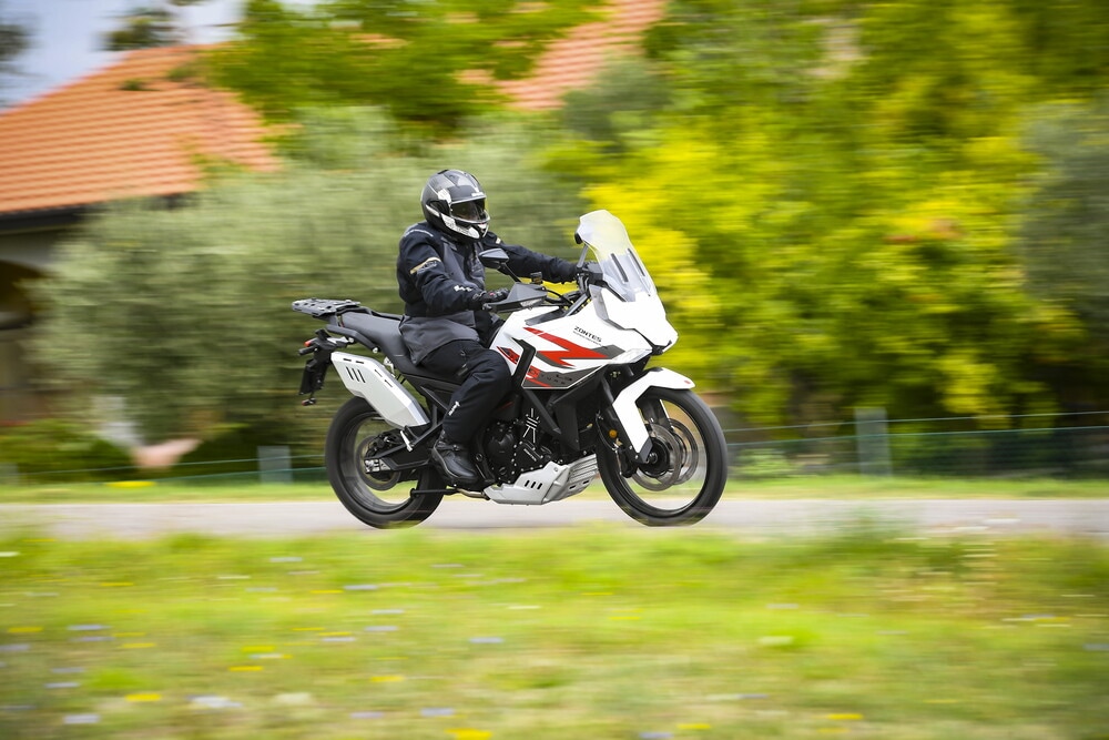 Zontes ZT703-F: le foto della "Comparativa crossover cinesi"