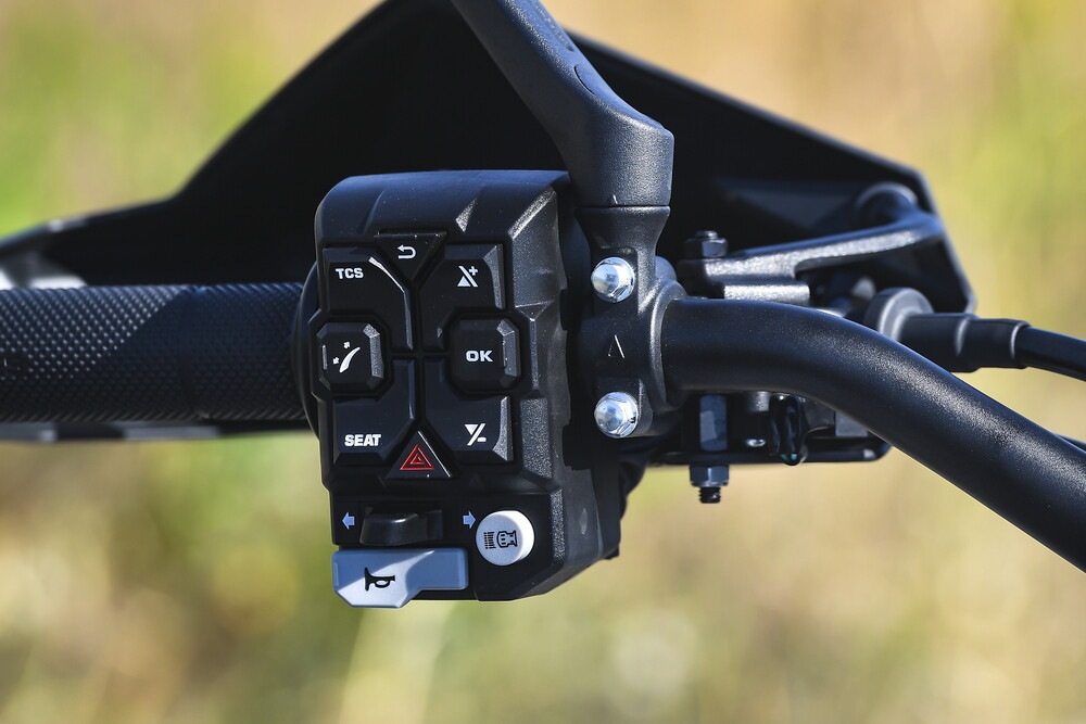 Zontes ZT703-F: le foto della "Comparativa crossover cinesi"