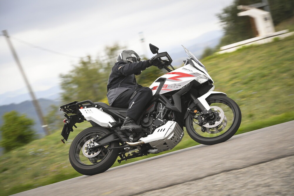 Zontes ZT703-F: le foto della "Comparativa crossover cinesi"