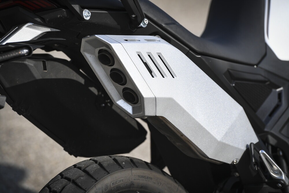 Zontes ZT703-F: le foto della "Comparativa crossover cinesi"