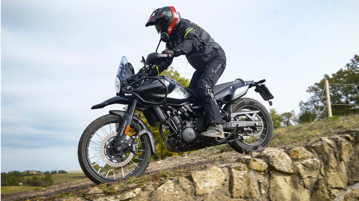 Test Royal Enfield Himalayan Mana Black: inarrestabile giramondo