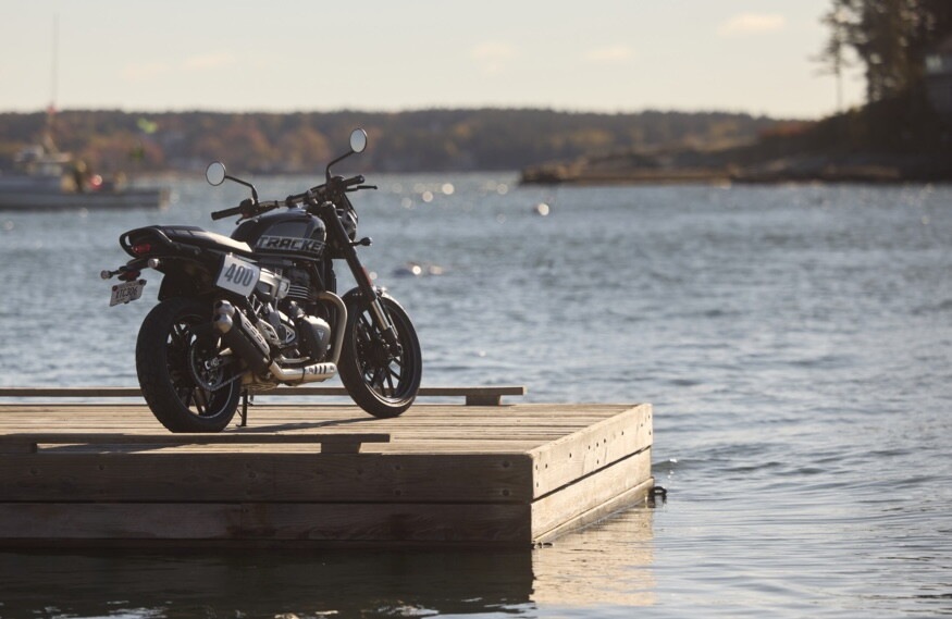 Triumph Tracker 400: le foto della nuova media ispirata al flat track