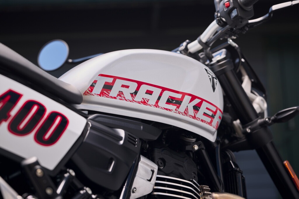 Triumph Tracker 400: le foto della nuova media ispirata al flat track