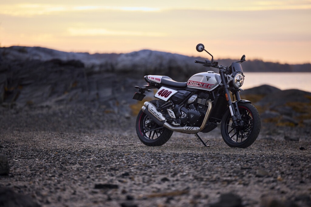 Triumph Tracker 400: le foto della nuova media ispirata al flat track