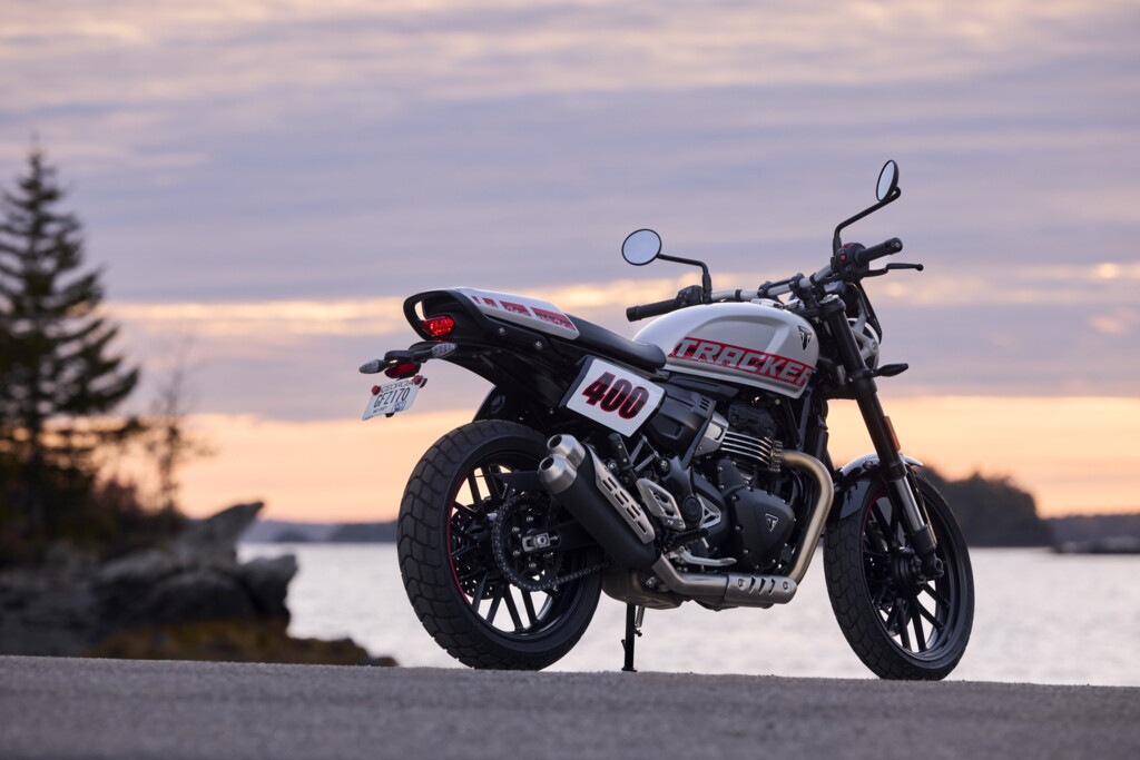 Triumph Tracker 400: le foto della nuova media ispirata al flat track