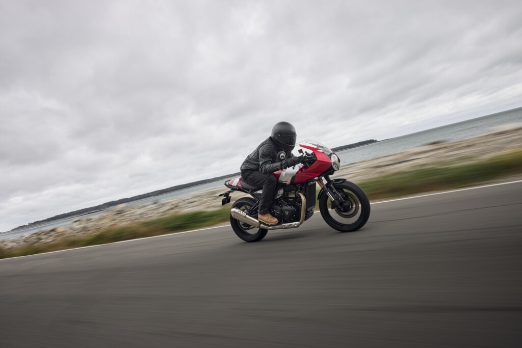 Triumph Thruxton 400: le foto della novità per patente A2