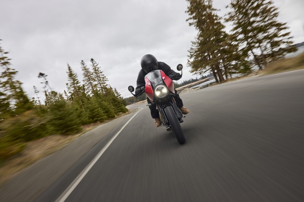 Triumph Thruxton 400: le foto della novità per patente A2