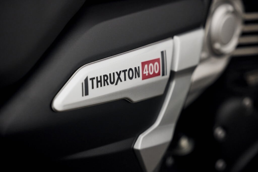 Triumph Thruxton 400: le foto della novità per patente A2