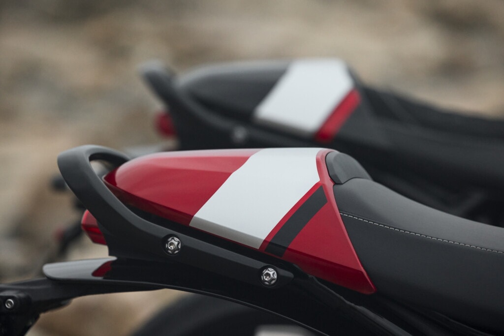 Triumph Thruxton 400: le foto della novità per patente A2