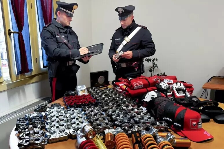 Furto da 200 mila euro alla Ducati: pezzi MotoGP nel bottino