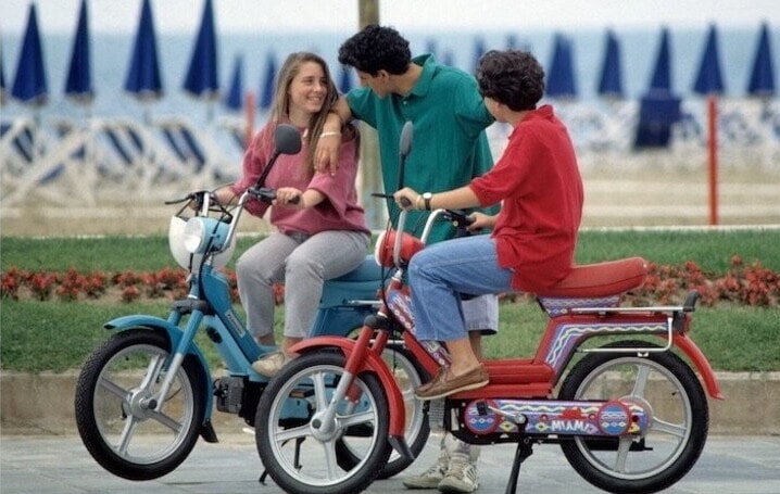 Cinquantini anni ’70: le foto di quando il motorino era libertà