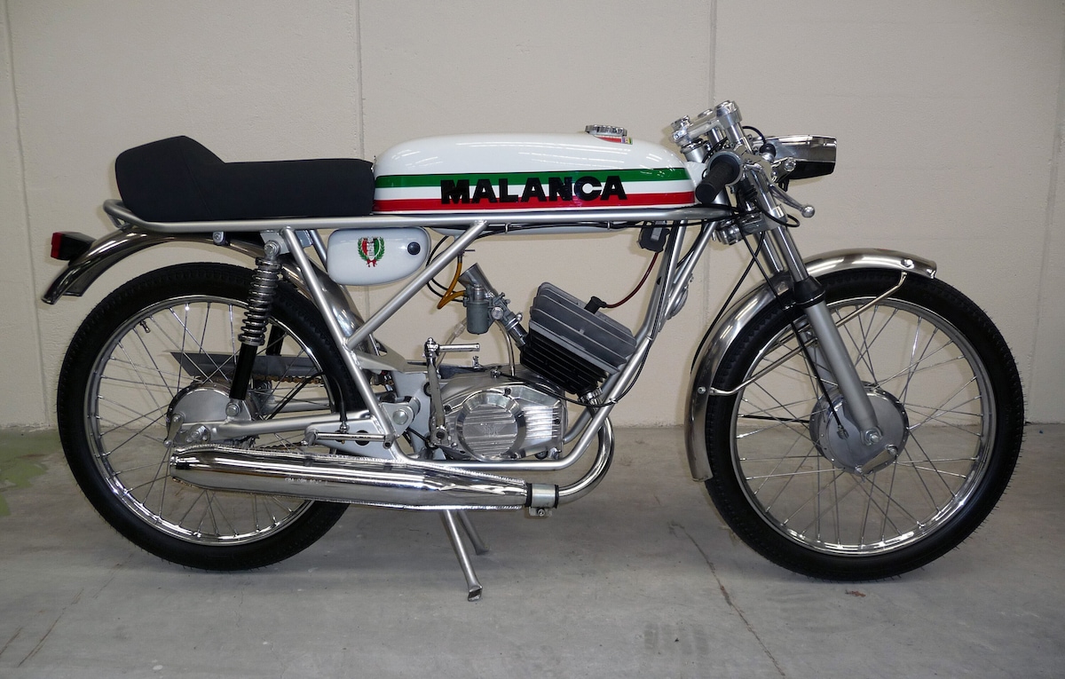 Cinquantini anni ’70: le foto di quando il motorino era libertà