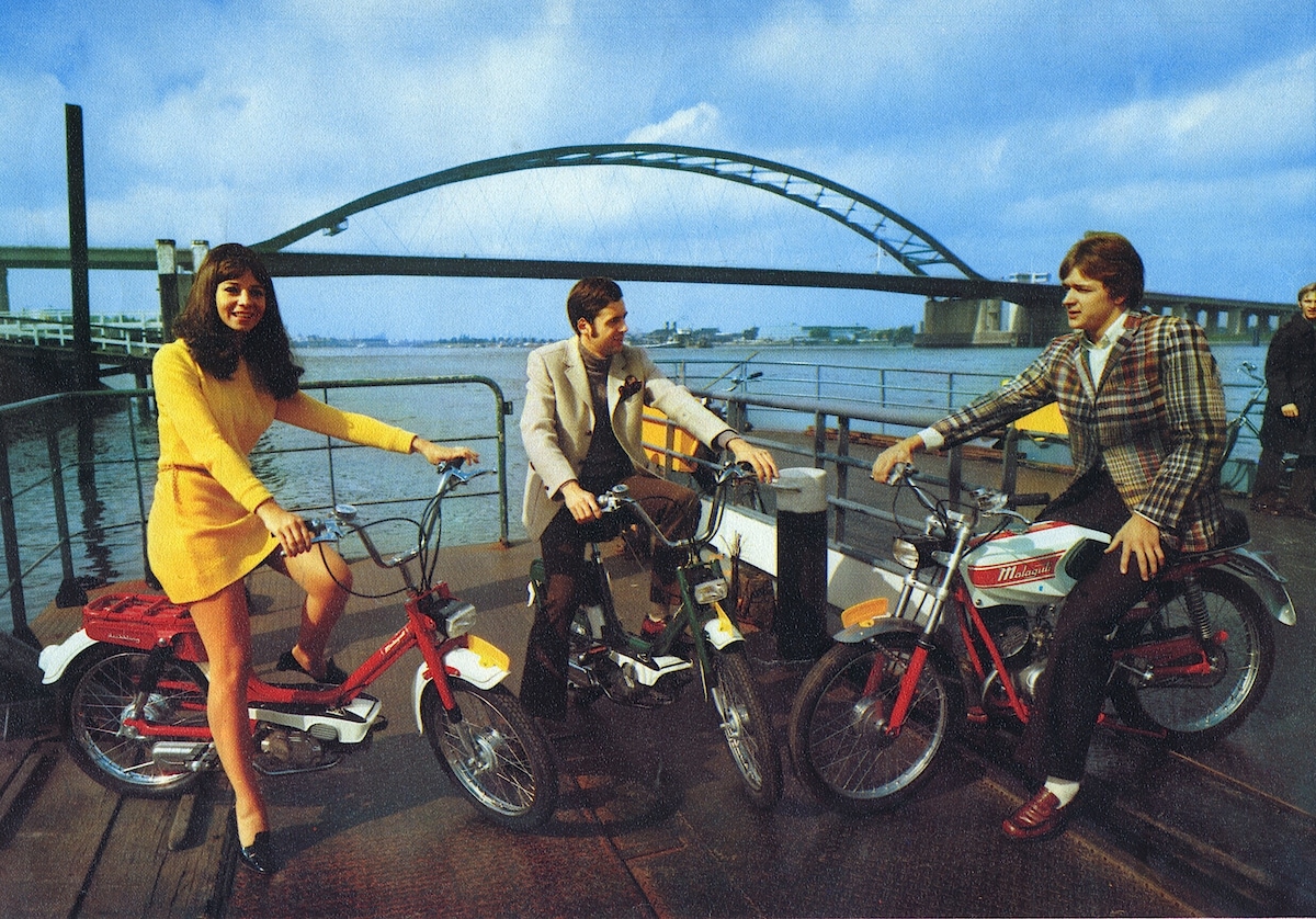 Cinquantini anni ’70: le foto di quando il motorino era libertà