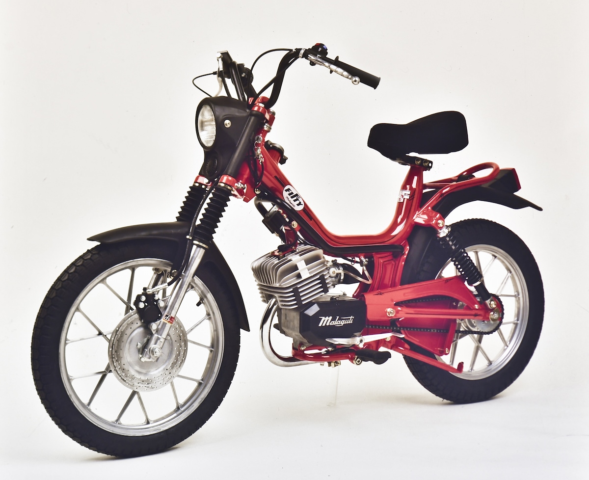 Cinquantini anni ’70: le foto di quando il motorino era libertà