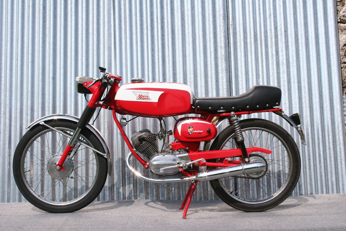 Cinquantini anni ’70: le foto di quando il motorino era libertà