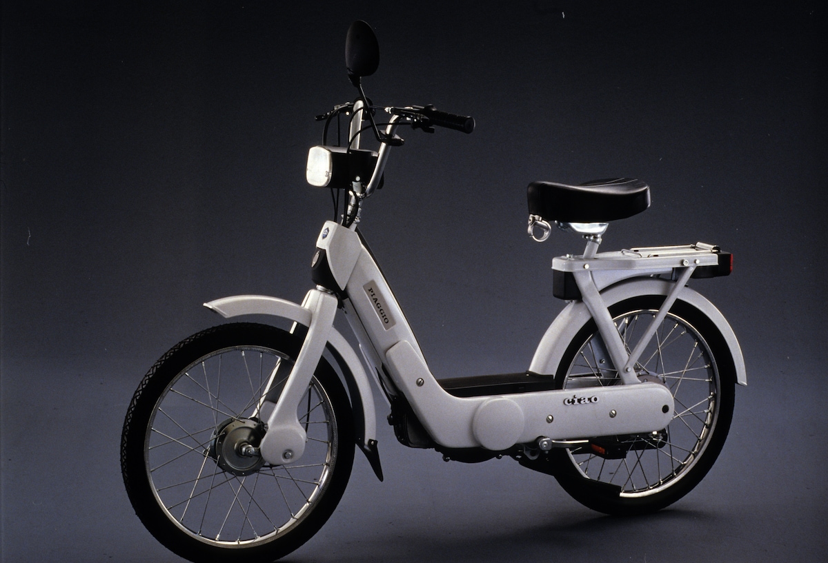 Cinquantini anni ’70: le foto di quando il motorino era libertà