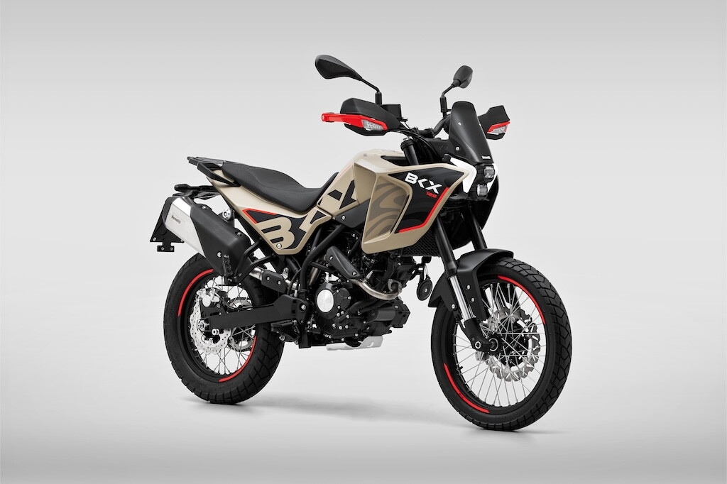 Le foto delle nuove Benelli BKX 125 e BKX 125 S: design, dettagli e stile
