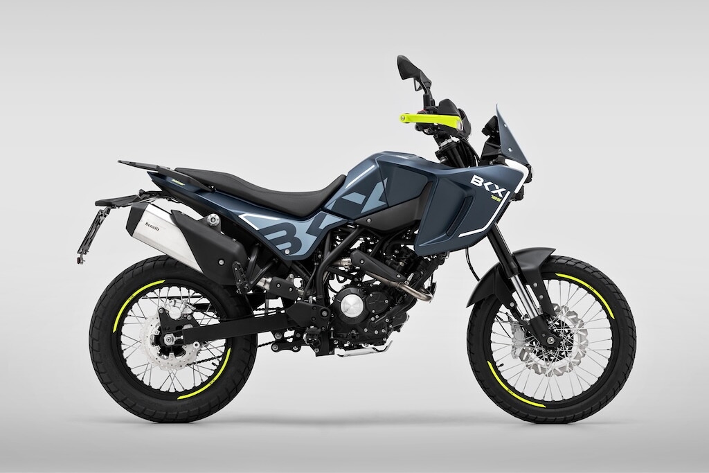 Le foto delle nuove Benelli BKX 125 e BKX 125 S: design, dettagli e stile