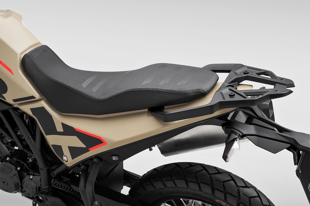 Le foto delle nuove Benelli BKX 125 e BKX 125 S: design, dettagli e stile
