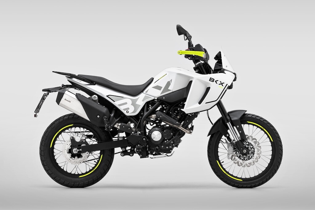 Le foto delle nuove Benelli BKX 125 e BKX 125 S: design, dettagli e stile
