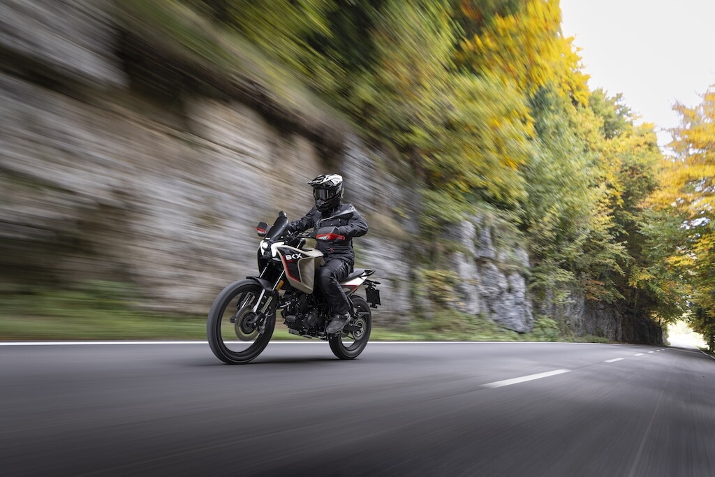 Le foto delle nuove Benelli BKX 125 e BKX 125 S: design, dettagli e stile