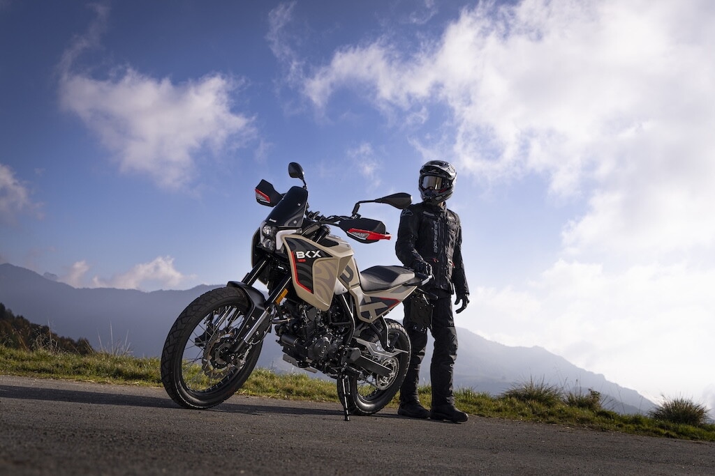 Le foto delle nuove Benelli BKX 125 e BKX 125 S: design, dettagli e stile