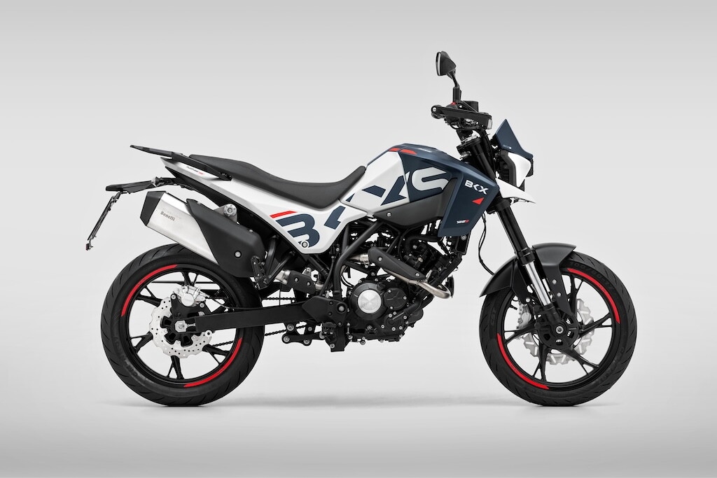 Le foto delle nuove Benelli BKX 125 e BKX 125 S: design, dettagli e stile
