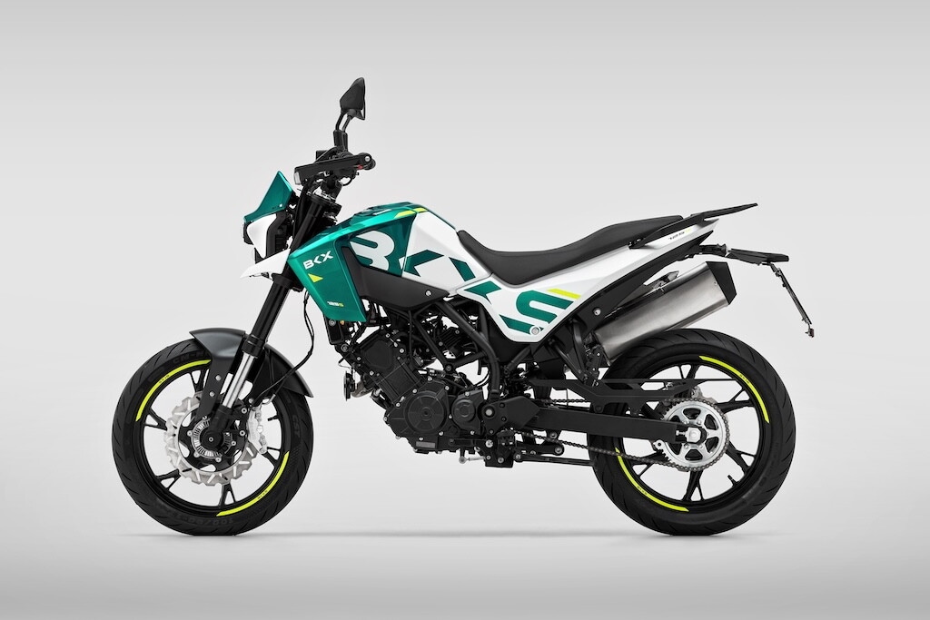 Le foto delle nuove Benelli BKX 125 e BKX 125 S: design, dettagli e stile