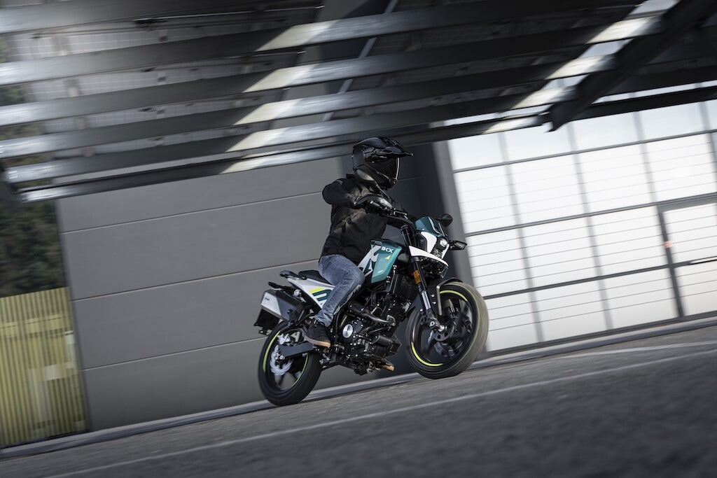 Le foto delle nuove Benelli BKX 125 e BKX 125 S: design, dettagli e stile