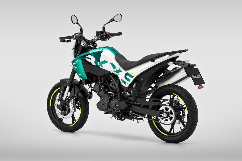 Le foto delle nuove Benelli BKX 125 e BKX 125 S: design, dettagli e stile