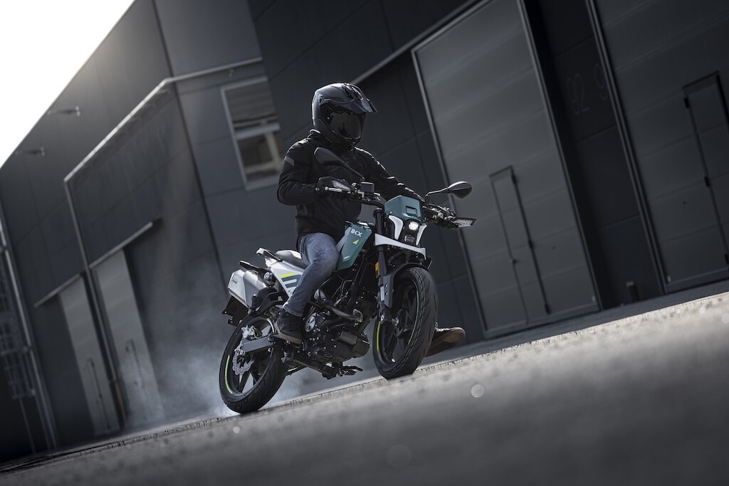 Le foto delle nuove Benelli BKX 125 e BKX 125 S: design, dettagli e stile
