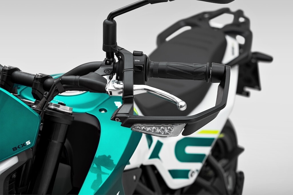 Le foto delle nuove Benelli BKX 125 e BKX 125 S: design, dettagli e stile