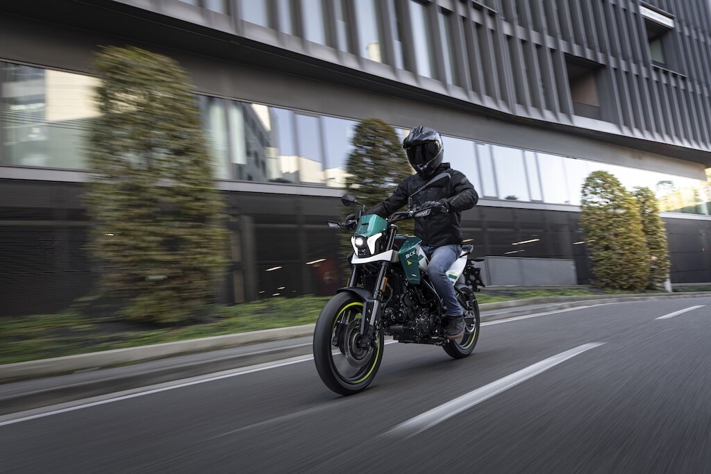 Le foto delle nuove Benelli BKX 125 e BKX 125 S: design, dettagli e stile