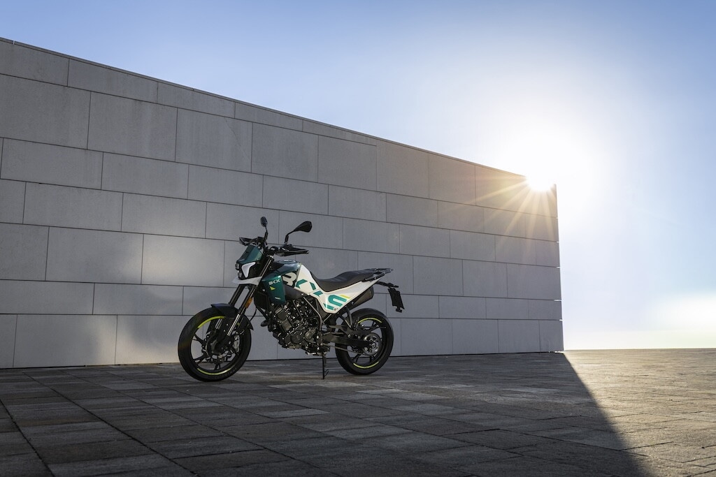 Le foto delle nuove Benelli BKX 125 e BKX 125 S: design, dettagli e stile