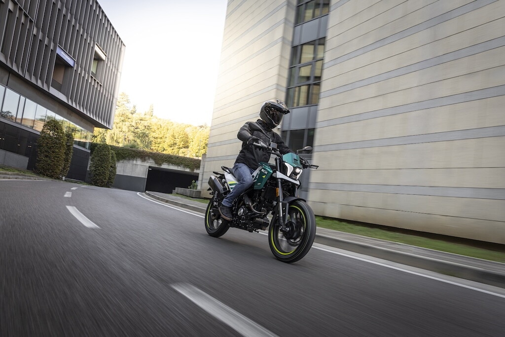 Le foto delle nuove Benelli BKX 125 e BKX 125 S: design, dettagli e stile