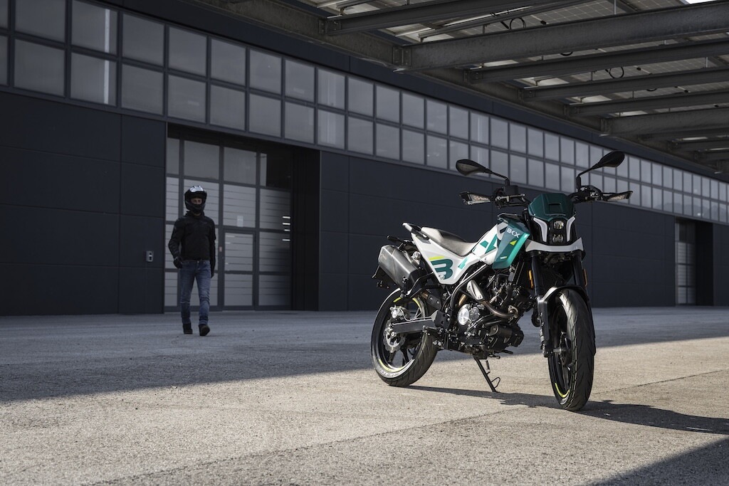 Le foto delle nuove Benelli BKX 125 e BKX 125 S: design, dettagli e stile