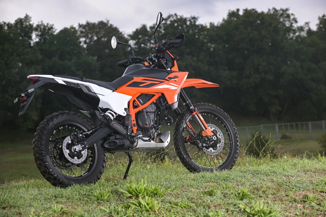KTM 390 Enduro R: le foto della comparativa dual