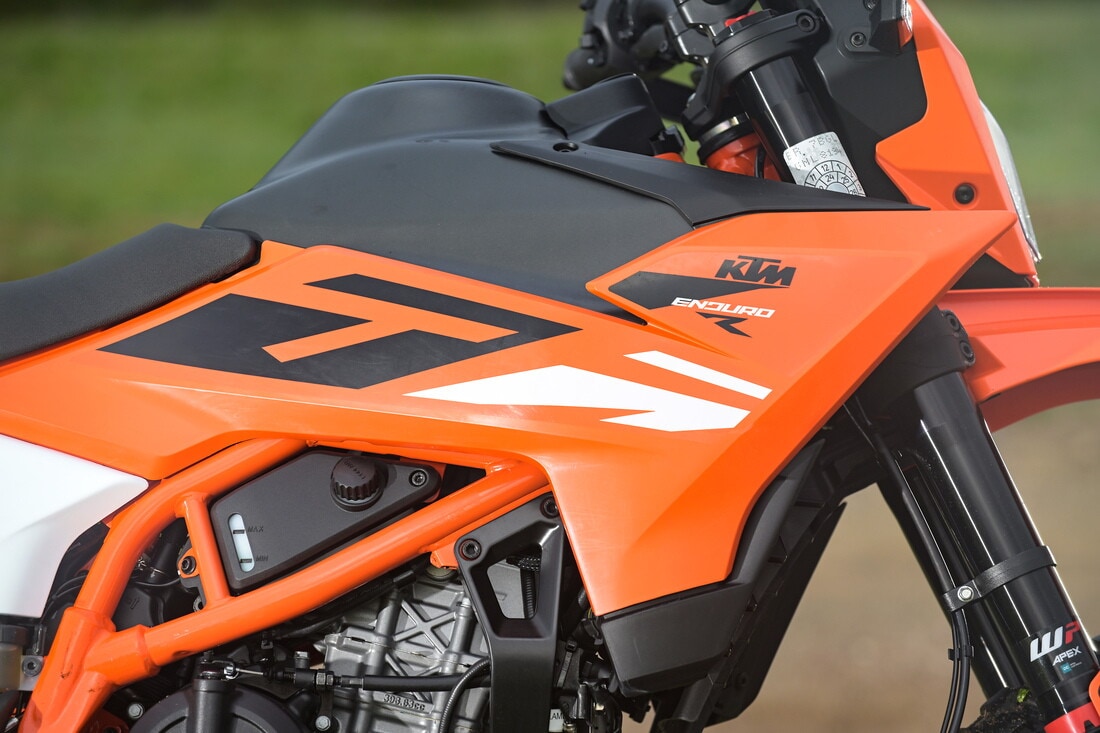 KTM 390 Enduro R: le foto della comparativa dual