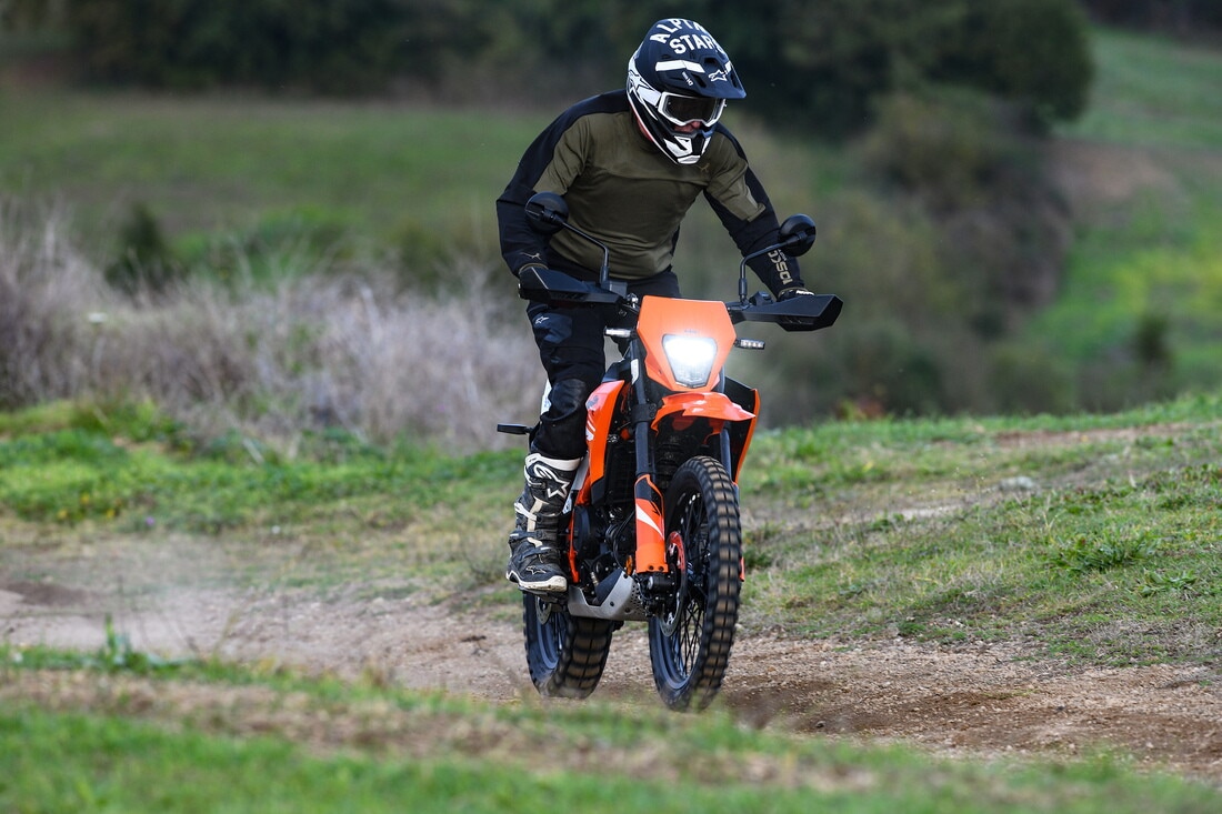 KTM 390 Enduro R: le foto della comparativa dual