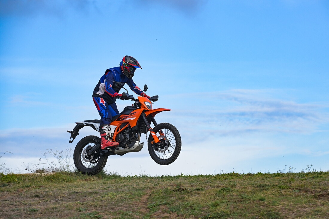 KTM 390 Enduro R: le foto della comparativa dual