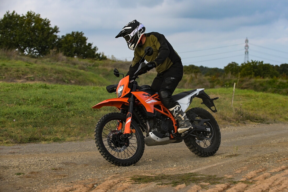 KTM 390 Enduro R: le foto della comparativa dual