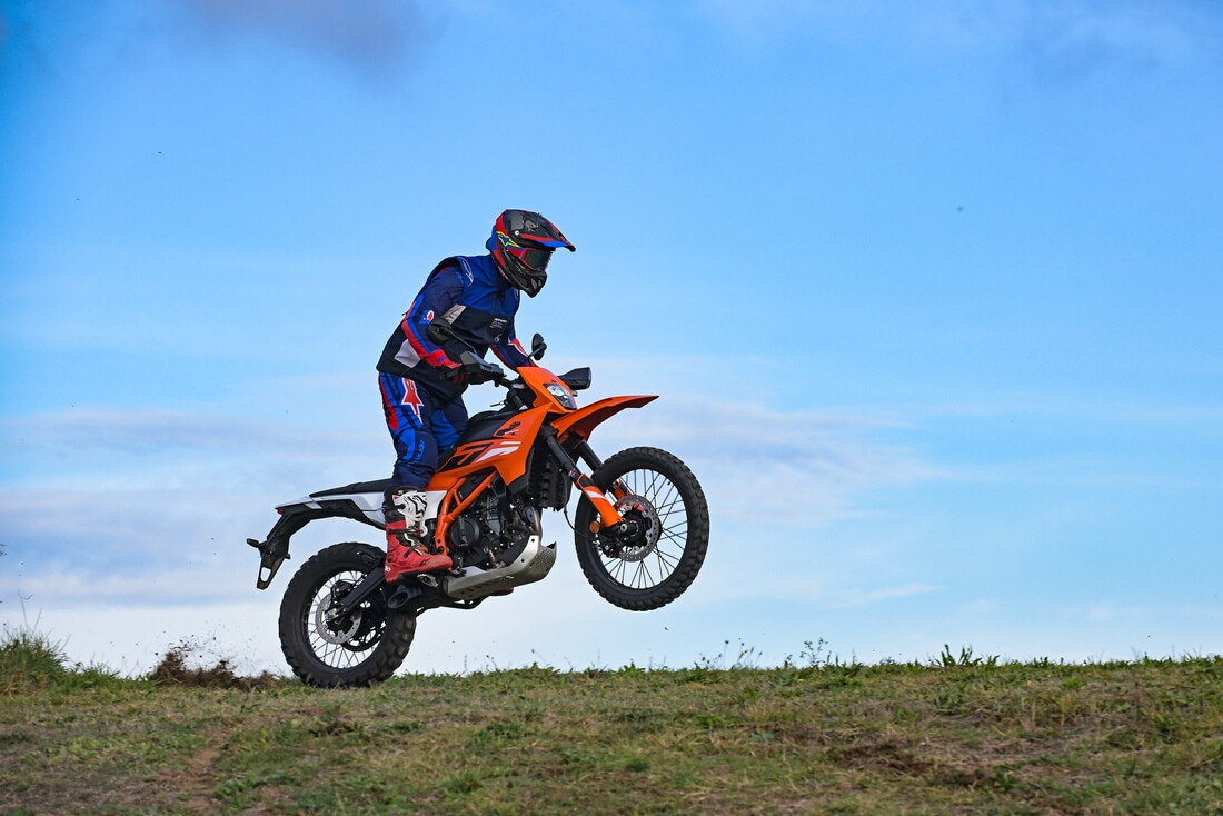 KTM 390 Enduro R: le foto della comparativa dual